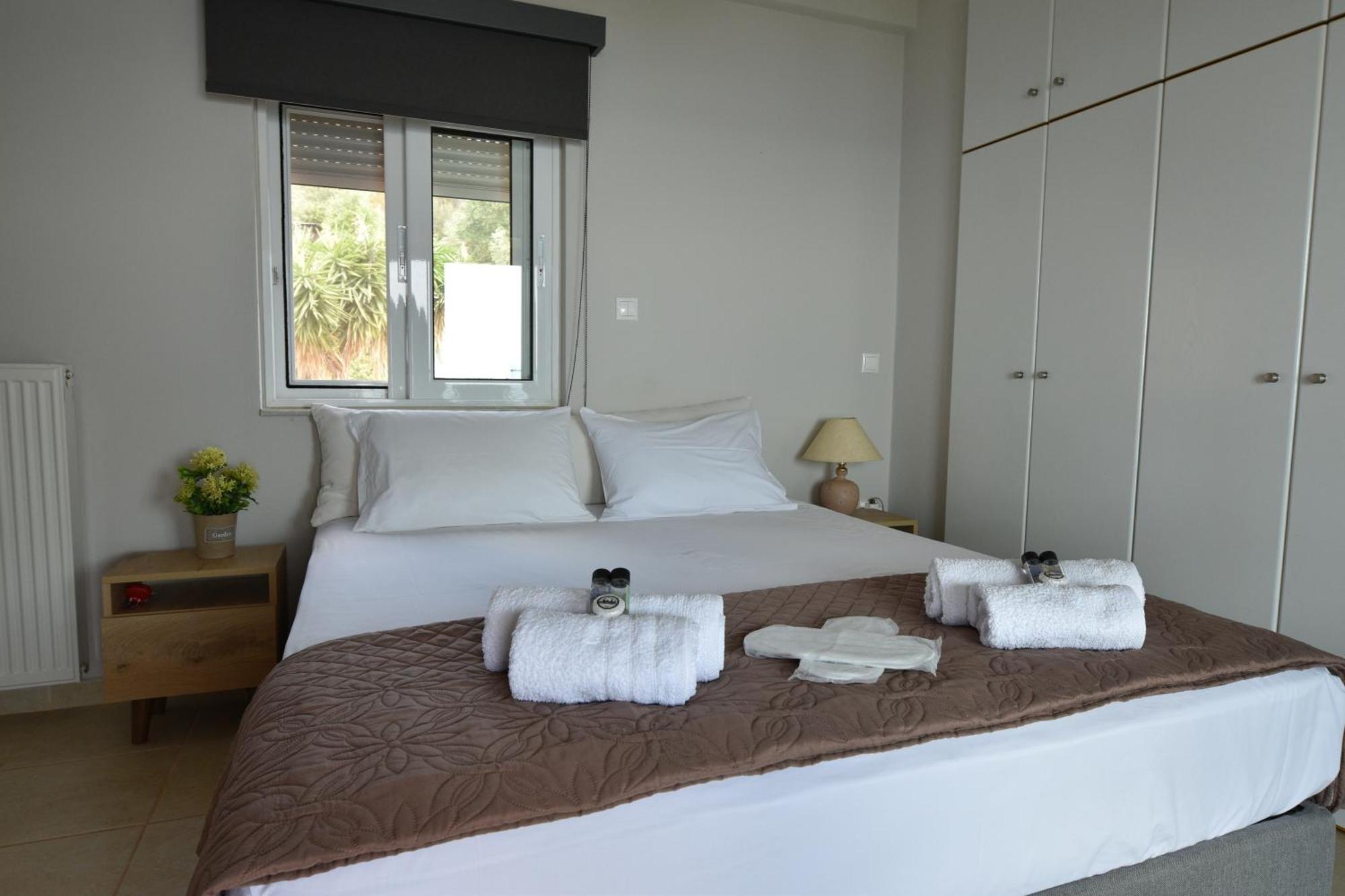 Blue Bay View - Beach House Vathirrevma Экстерьер фото