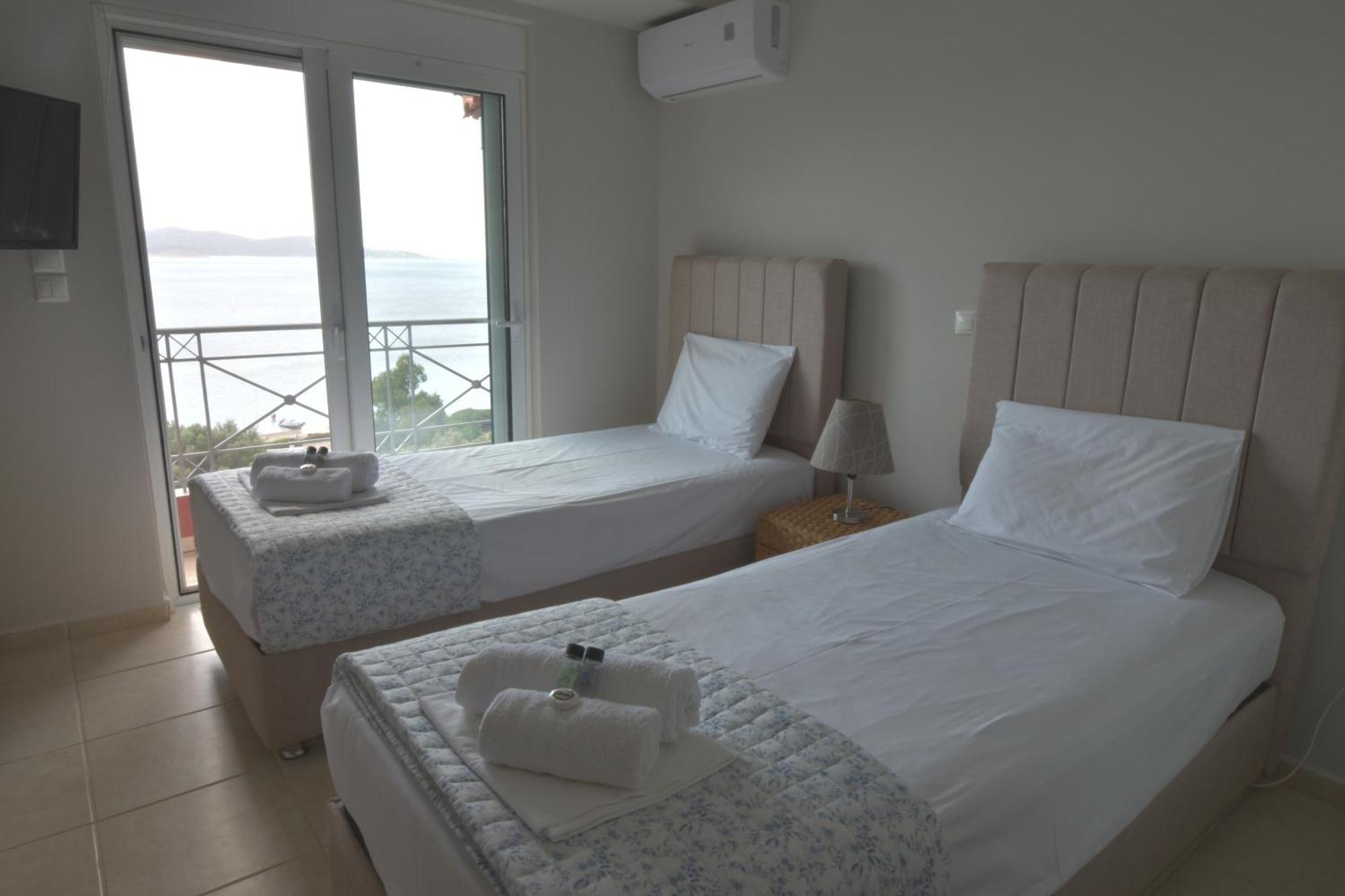 Blue Bay View - Beach House Vathirrevma Экстерьер фото