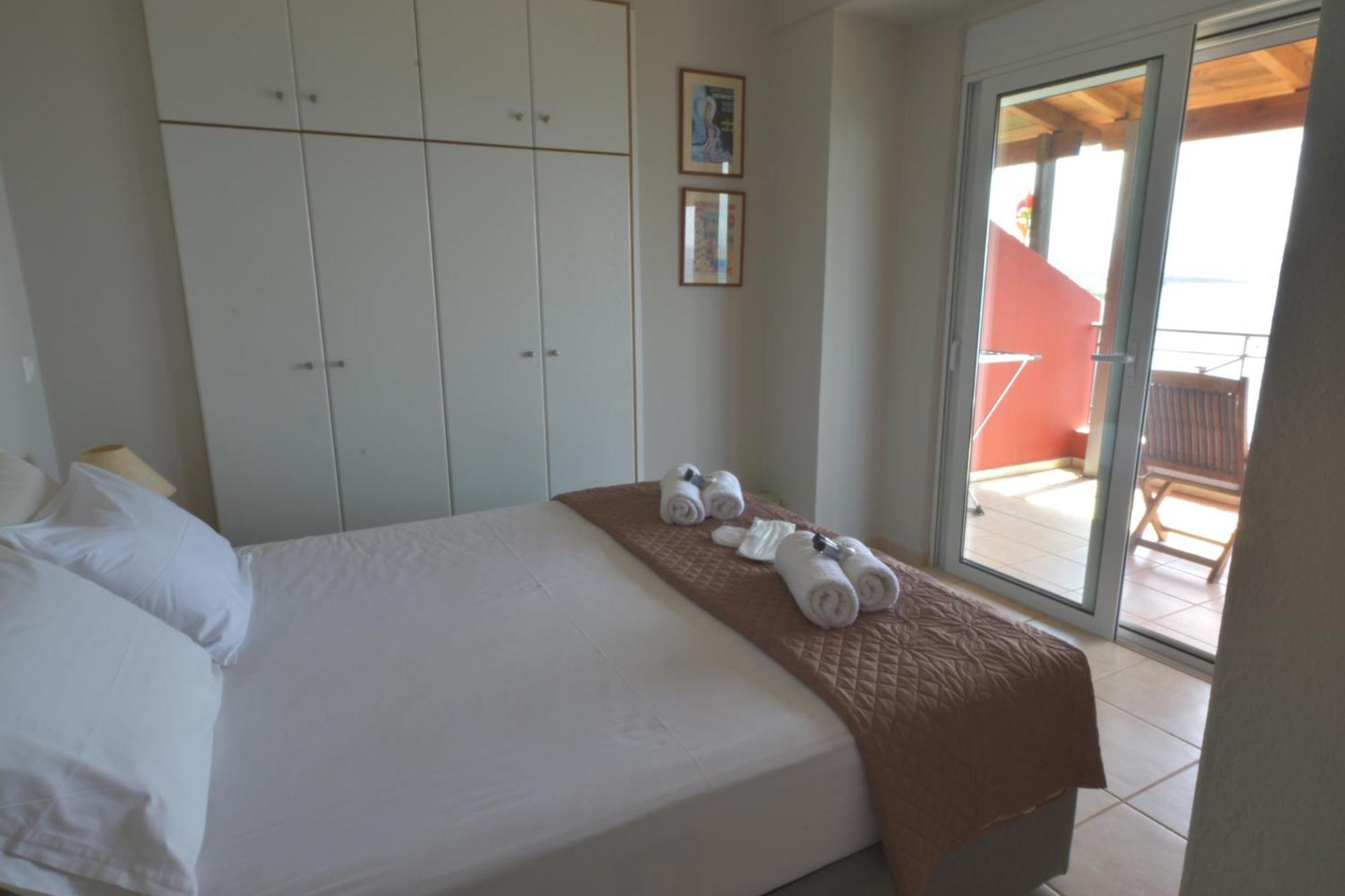 Blue Bay View - Beach House Vathirrevma Экстерьер фото